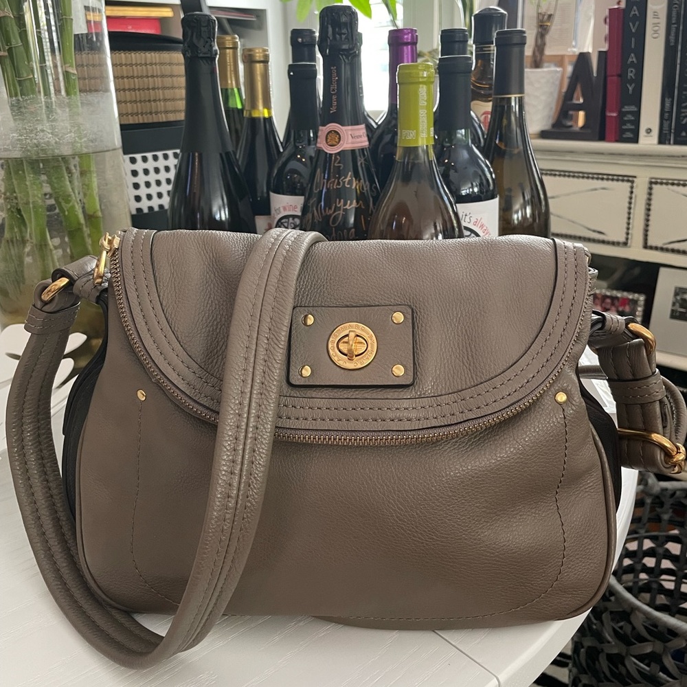 Perfect gray fall leather Marc Jacobs crossbody!